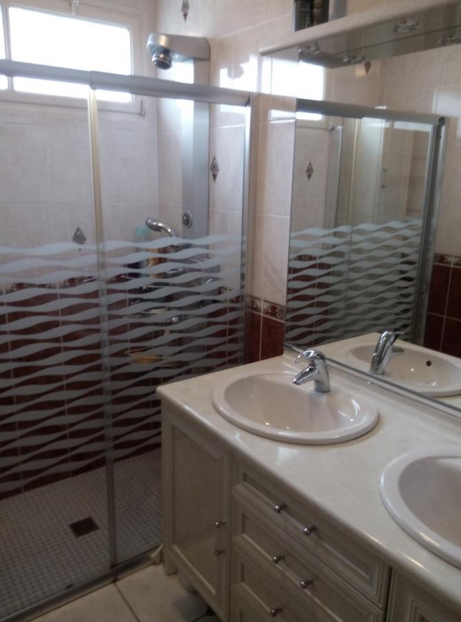 Chez Myla Chambre Avec Tv Ecran Plat Et Salle De Bain Privative Bourges Esterno foto