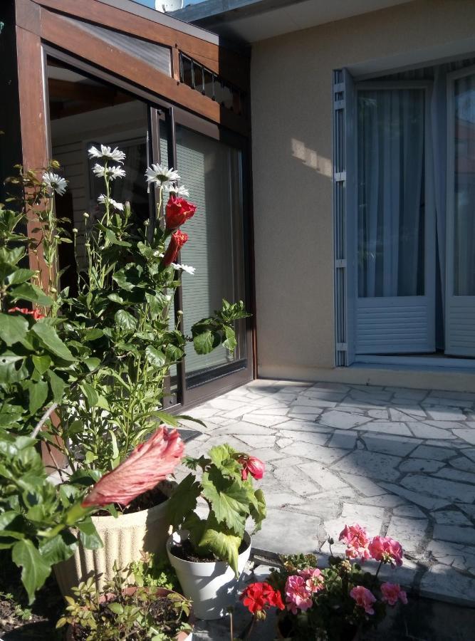 Chez Myla Chambre Avec Tv Ecran Plat Et Salle De Bain Privative Bourges Esterno foto