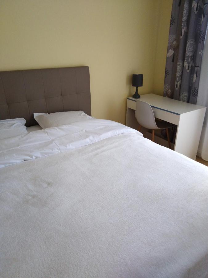 Chez Myla Chambre Avec Tv Ecran Plat Et Salle De Bain Privative Bourges Esterno foto